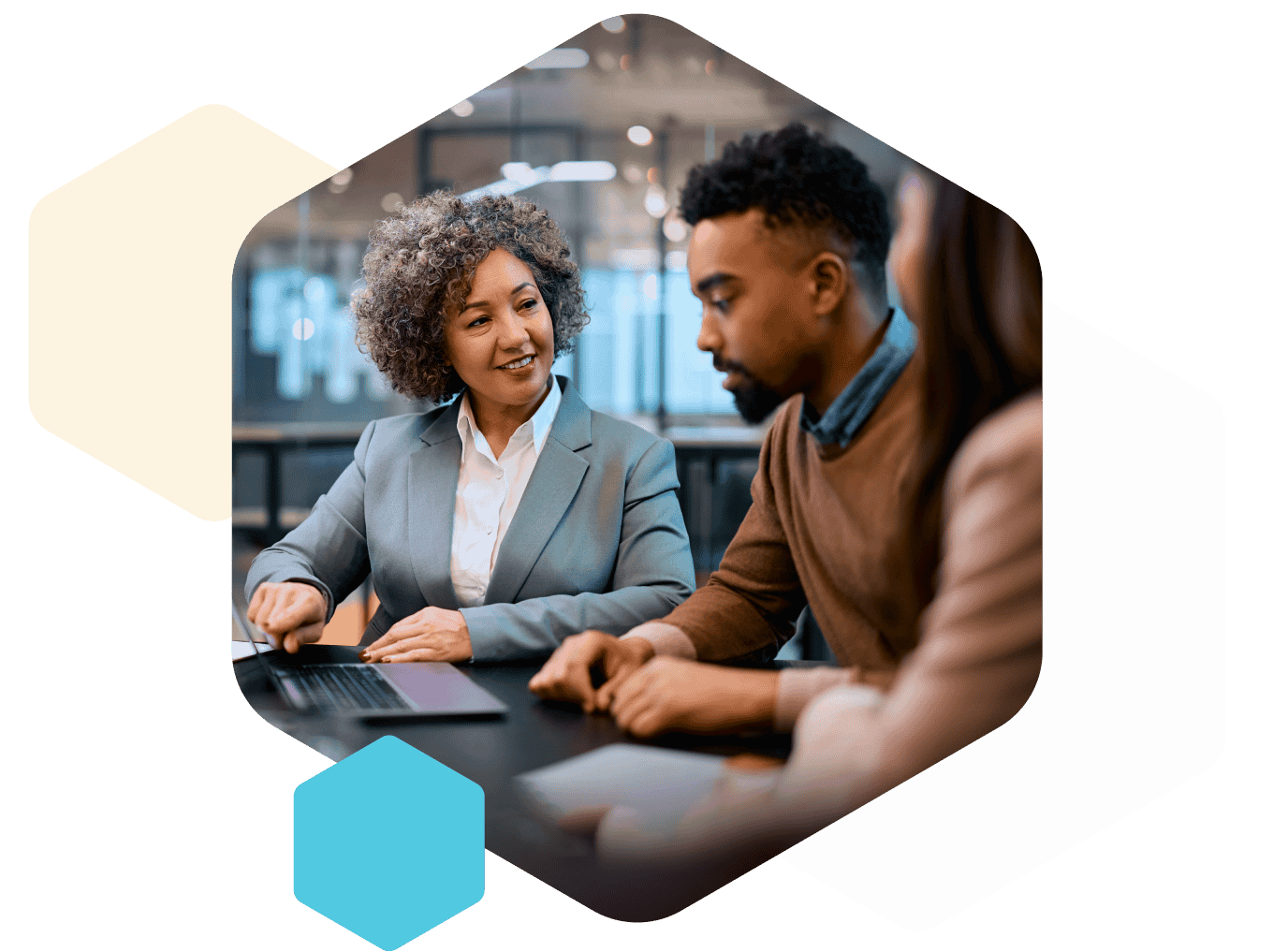financial advisor with a couple@2x png